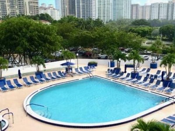 3701 N Country Club Dr , Unit 504, Aventura, FL 33180