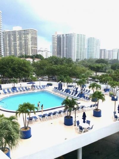 3701 N Country Club Dr , Unit 504, Aventura, FL 33180 Photo