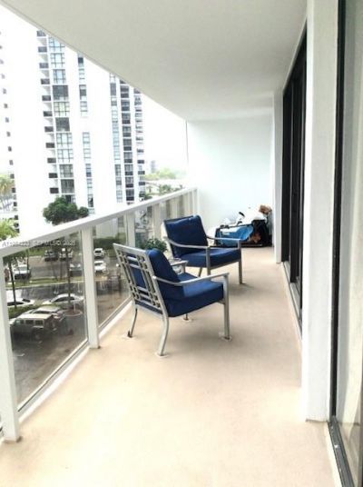 3701 N Country Club Dr , Unit 504, Aventura, FL 33180 Photo