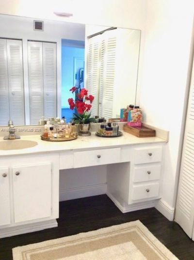 3701 N Country Club Dr , Unit 504, Aventura, FL 33180 Photo