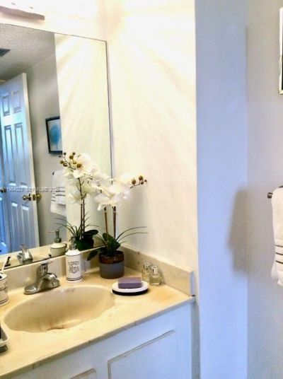 3701 N Country Club Dr , Unit 504, Aventura, FL 33180 Photo