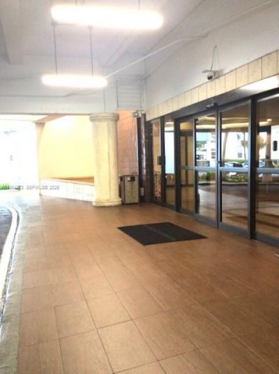 3701 N Country Club Dr , Unit 504, Aventura, FL 33180 Photo