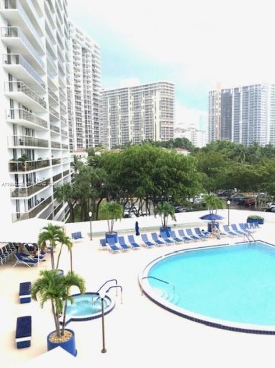 3701 N Country Club Dr , Unit 504, Aventura, FL 33180 Photo