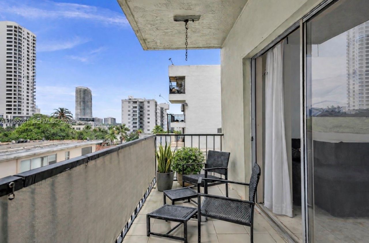 1236 Alton Rd, Unit 304, Miami Beach, FL 33139 Photo