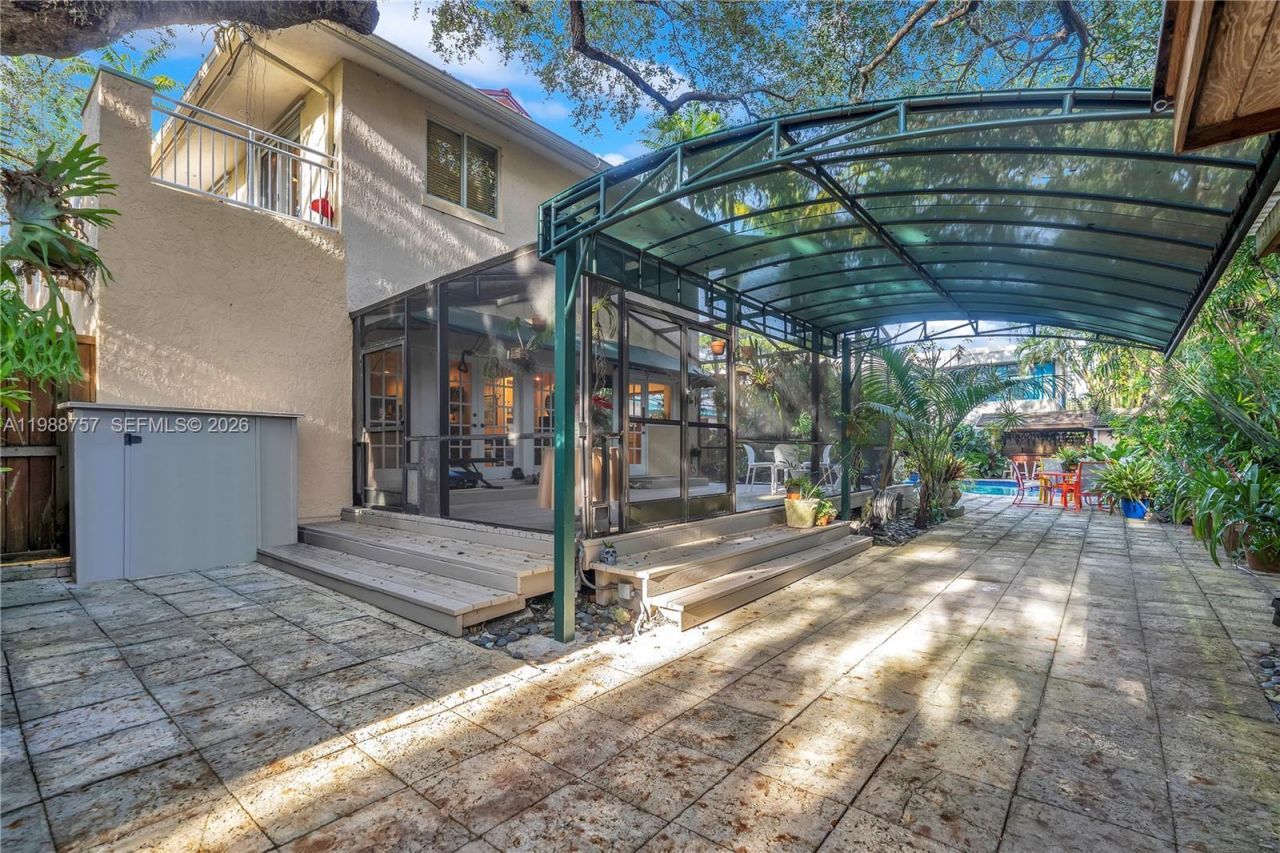 2496 - 2490 Abaco Avenue , Miami, FL 33133 Photo