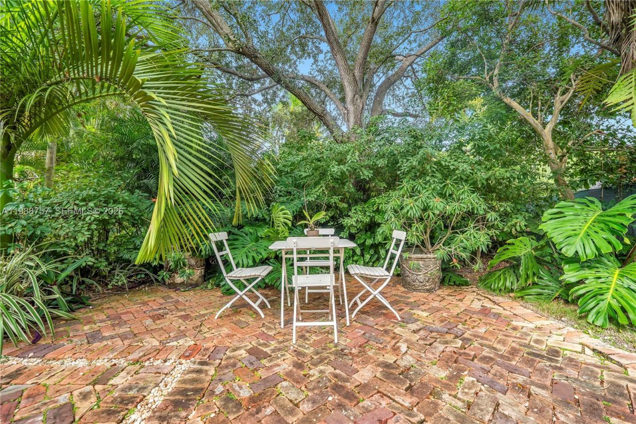 2496 - 2490 Abaco Avenue , Miami, FL 33133 Photo