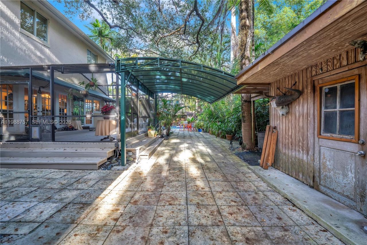 2496 - 2490 Abaco Avenue , Miami, FL 33133 Photo