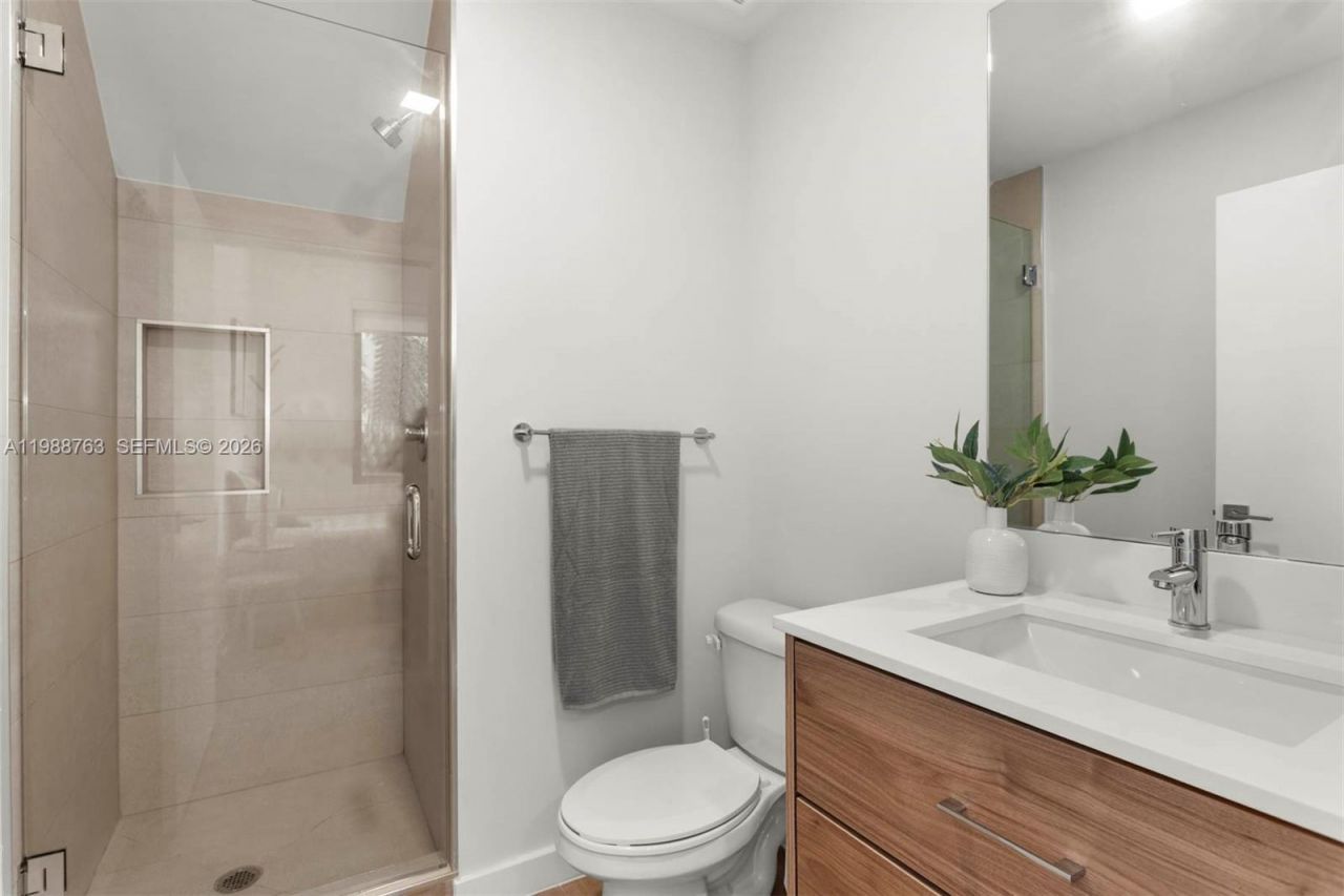 1376 SW 4th St, Unit 3, Miami, FL 33135 Photo