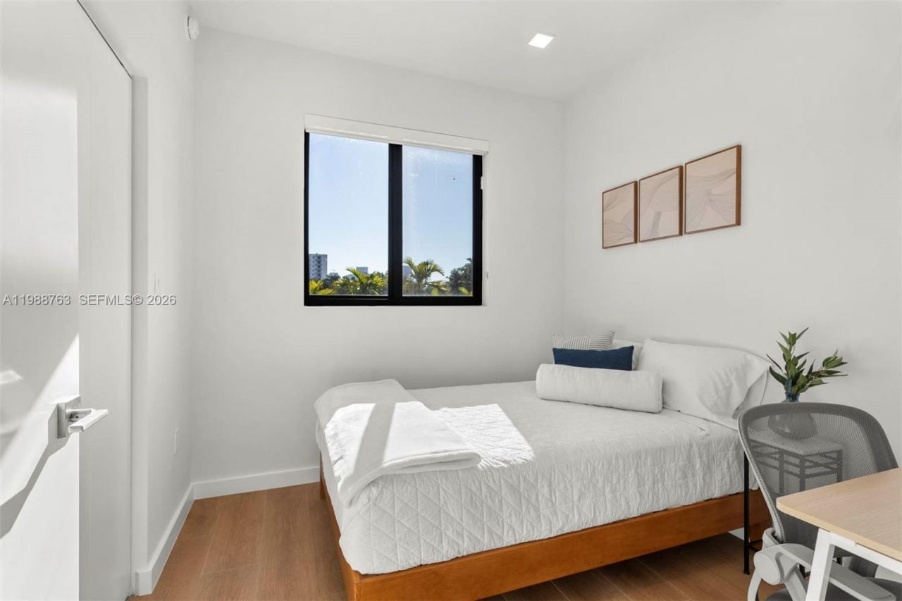 1376 SW 4th St, Unit 3, Miami, FL 33135 Photo