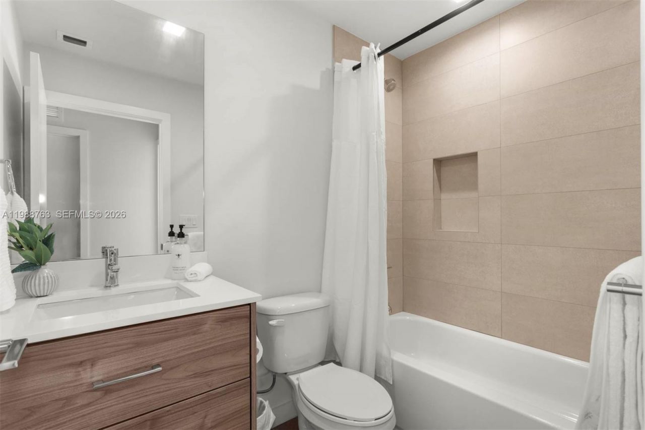 1376 SW 4th St, Unit 3, Miami, FL 33135 Photo