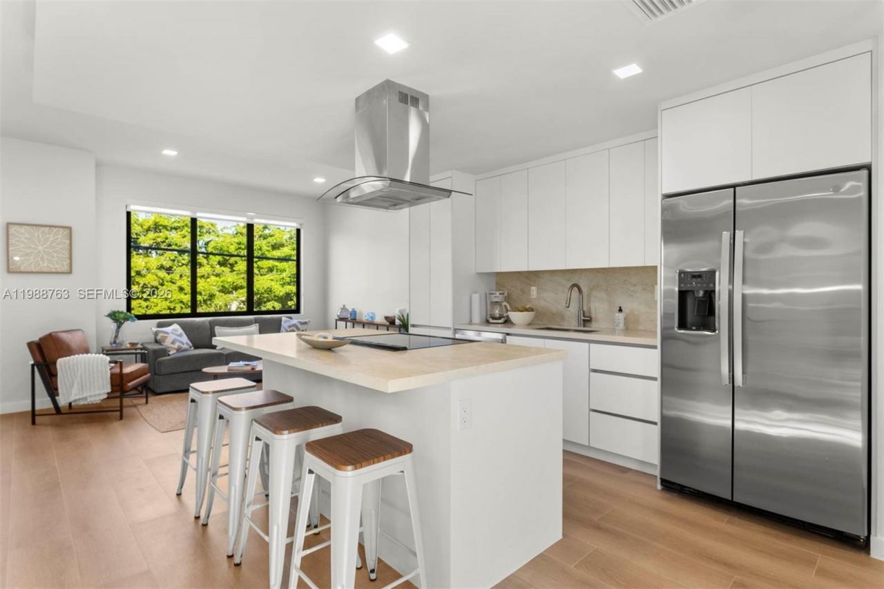 1376 SW 4th St, Unit 3, Miami, FL 33135 Photo