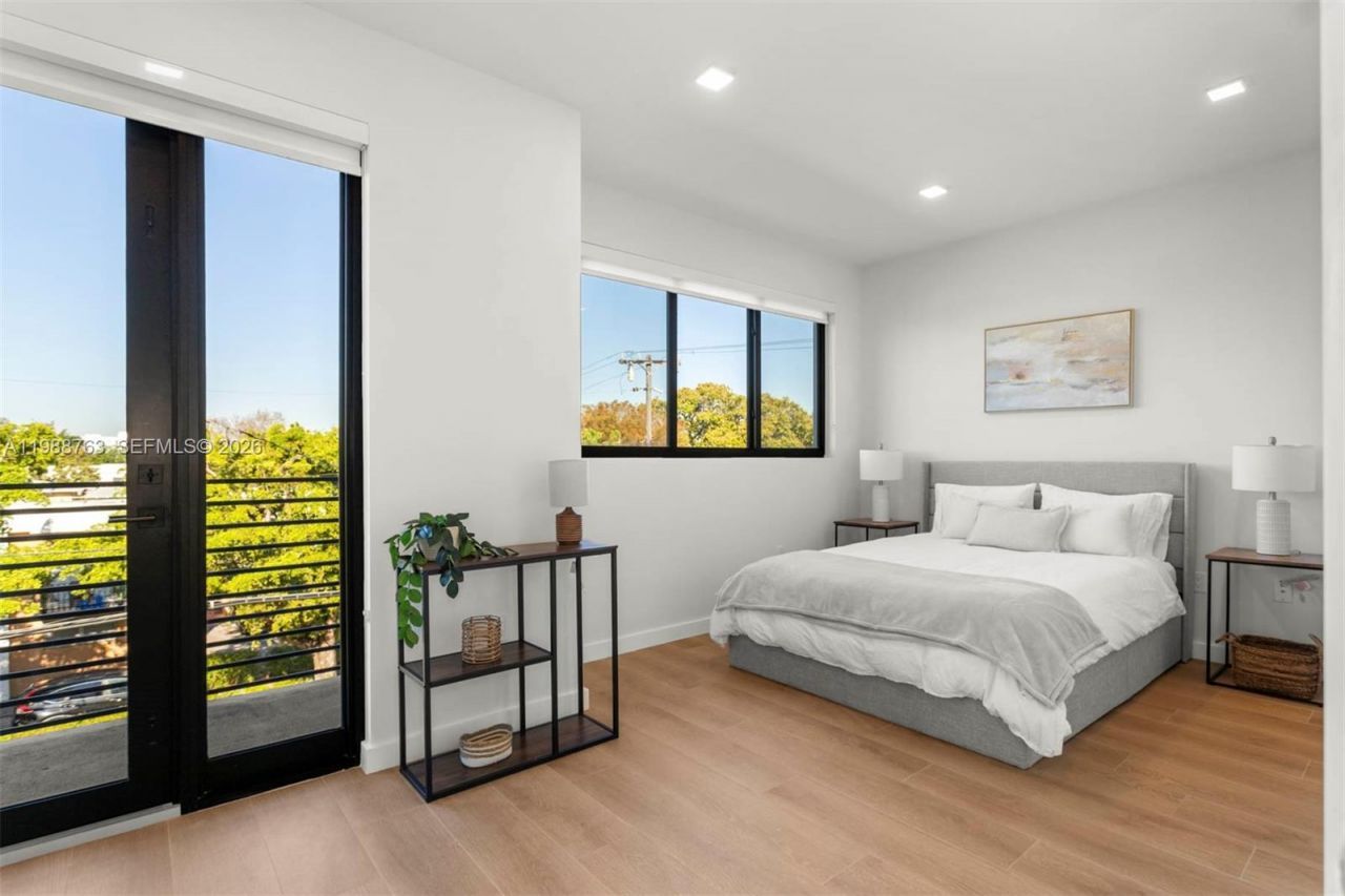 1376 SW 4th St, Unit 3, Miami, FL 33135 Photo