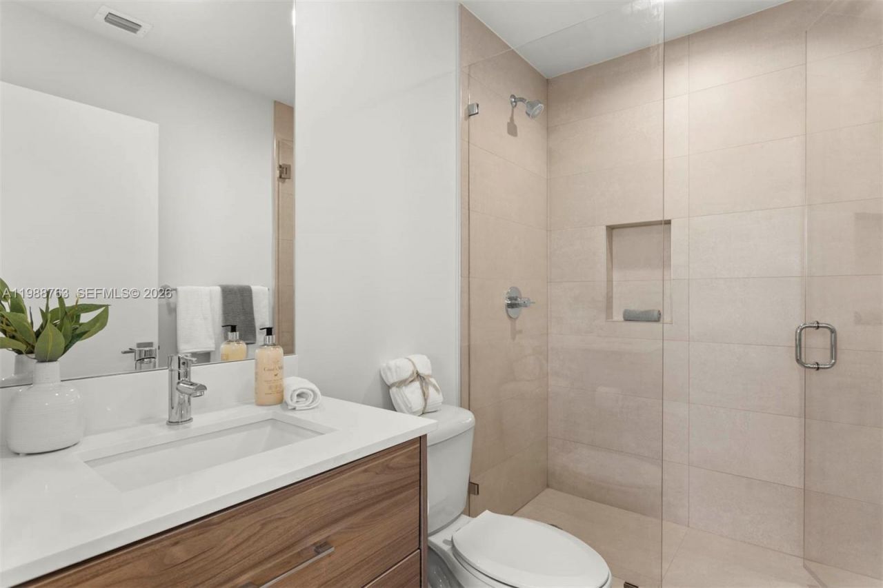 1376 SW 4th St, Unit 3, Miami, FL 33135 Photo