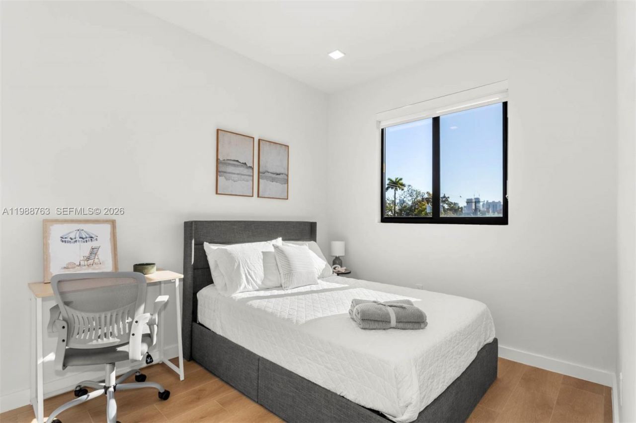 1376 SW 4th St, Unit 7, Miami, FL 33135 Photo