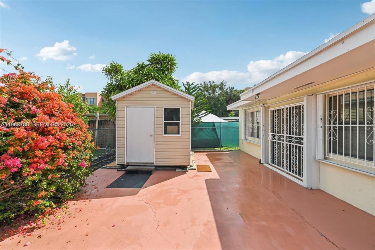 9585 SW 1st Ter, Miami, FL 33174 Photo