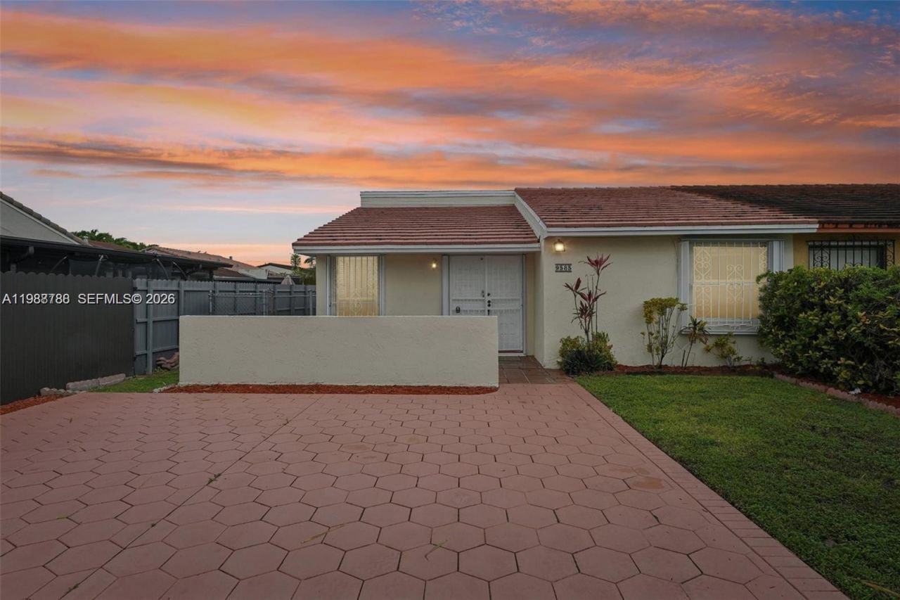 9585 SW 1st Ter, Miami, FL 33174 Photo