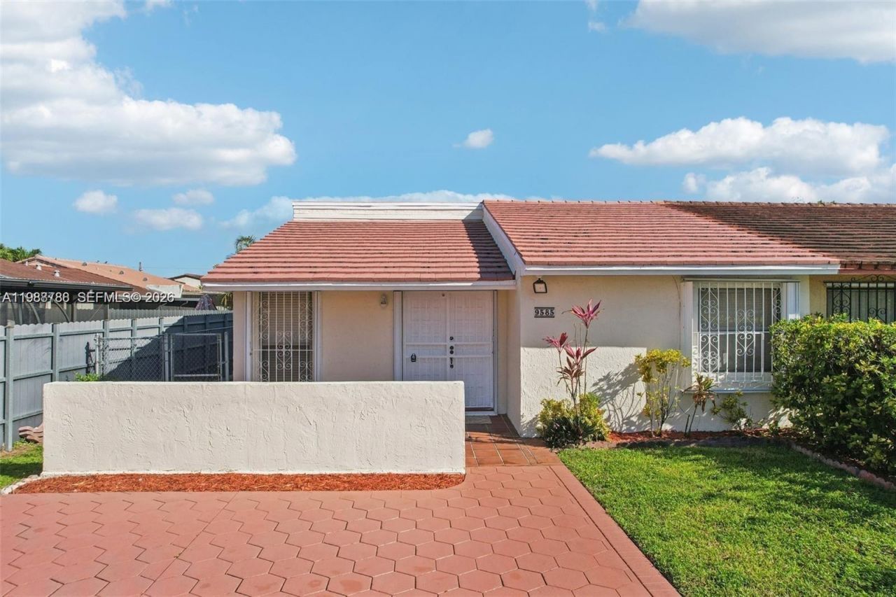 9585 SW 1st Ter, Miami, FL 33174 Photo