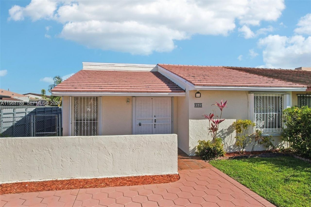 9585 SW 1st Ter, Miami, FL 33174 Photo