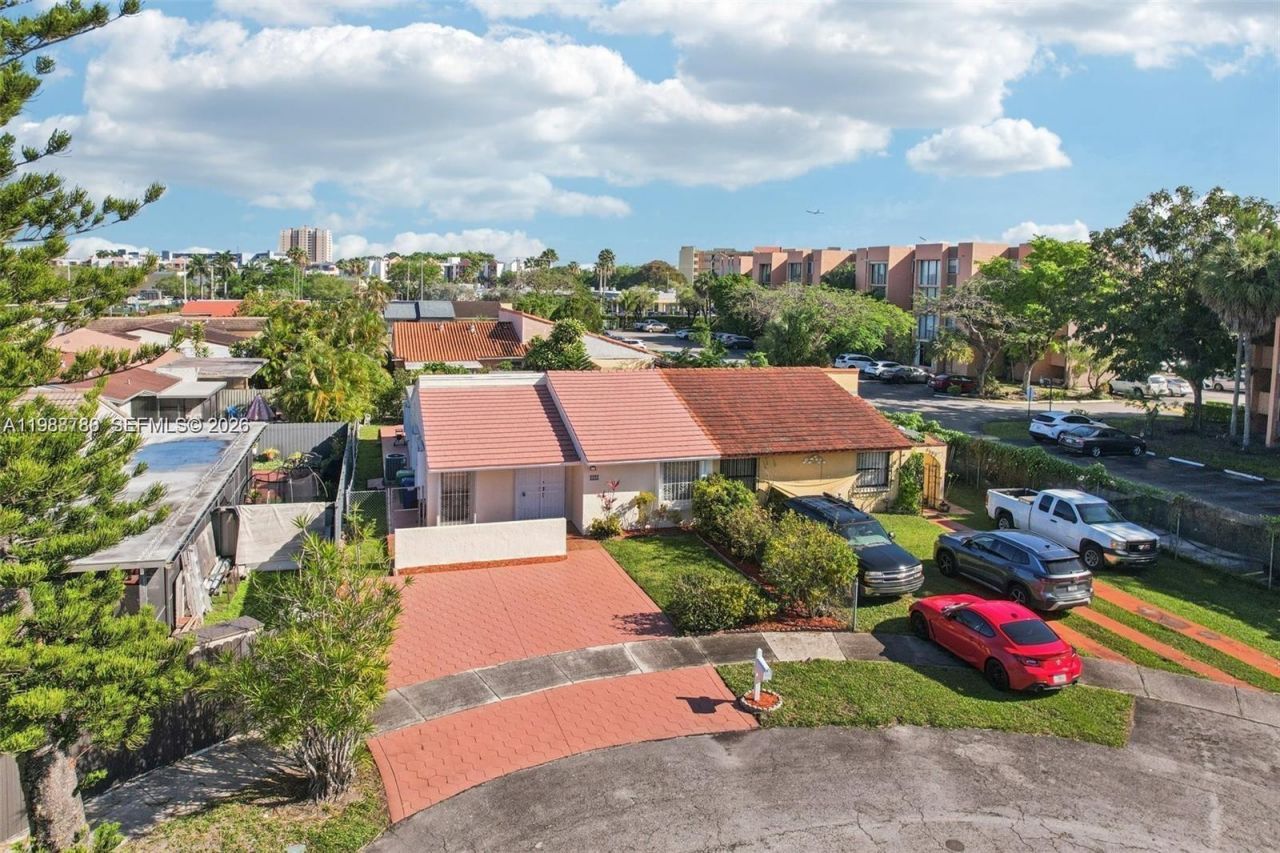 9585 SW 1st Ter, Miami, FL 33174 Photo