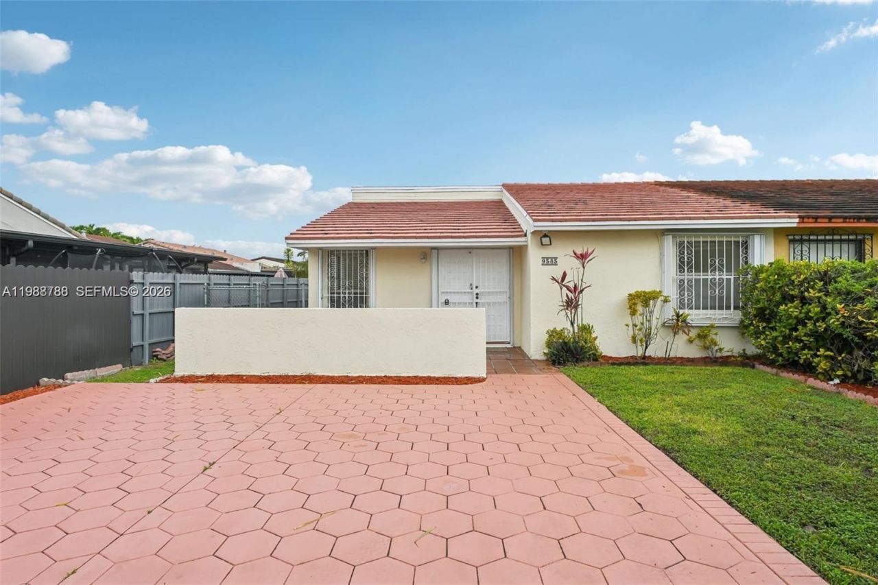 9585 SW 1st Ter, Miami, FL 33174 Photo