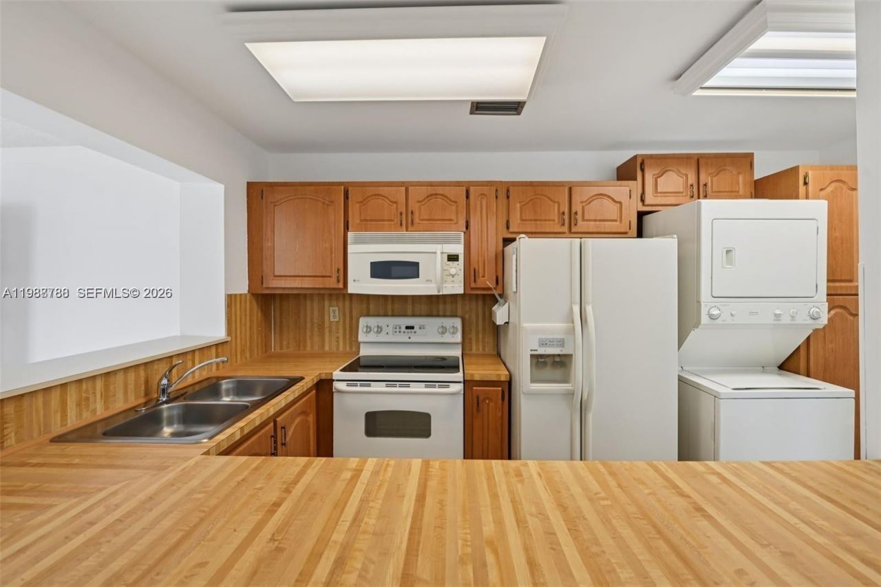 9585 SW 1st Ter, Miami, FL 33174 Photo