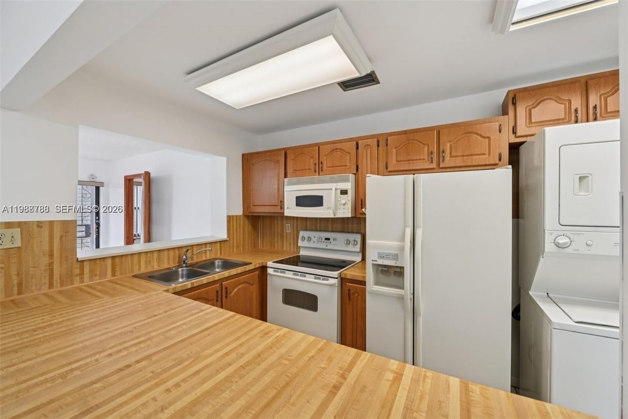 9585 SW 1st Ter, Miami, FL 33174 Photo