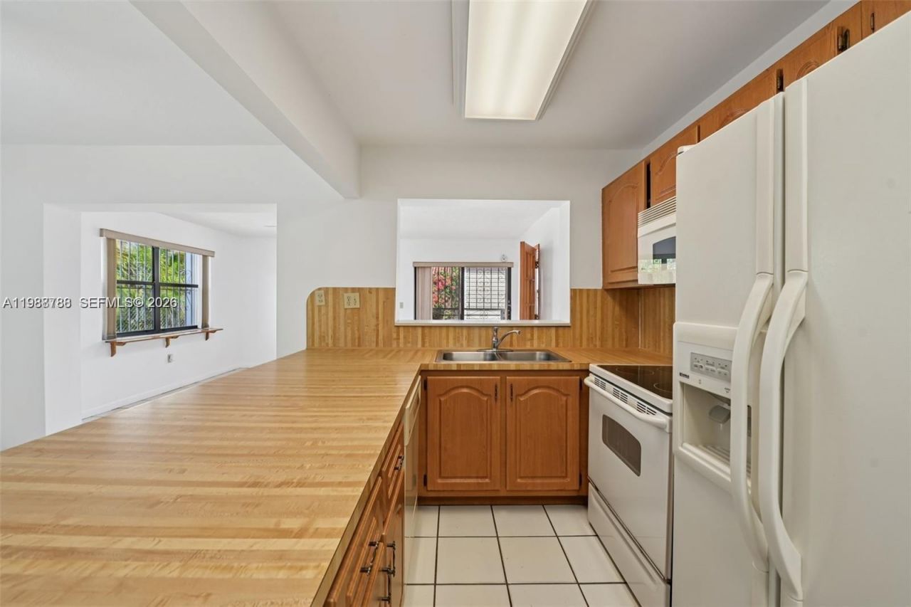 9585 SW 1st Ter, Miami, FL 33174 Photo