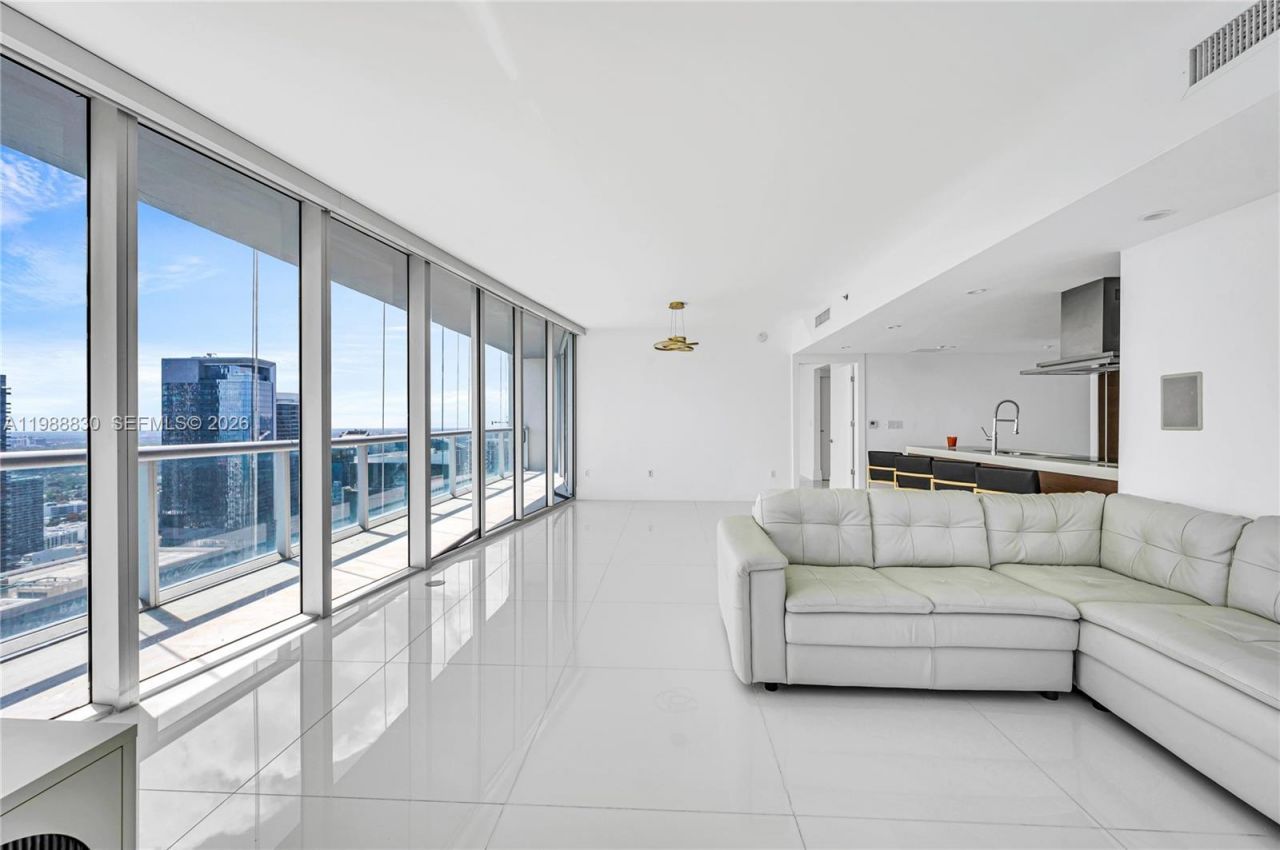 495 Brickell Ave , Unit 5601, Miami, FL 33131 Photo