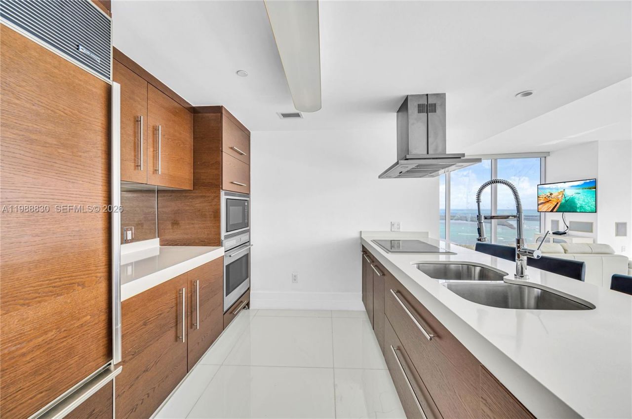 495 Brickell Ave , Unit 5601, Miami, FL 33131 Photo