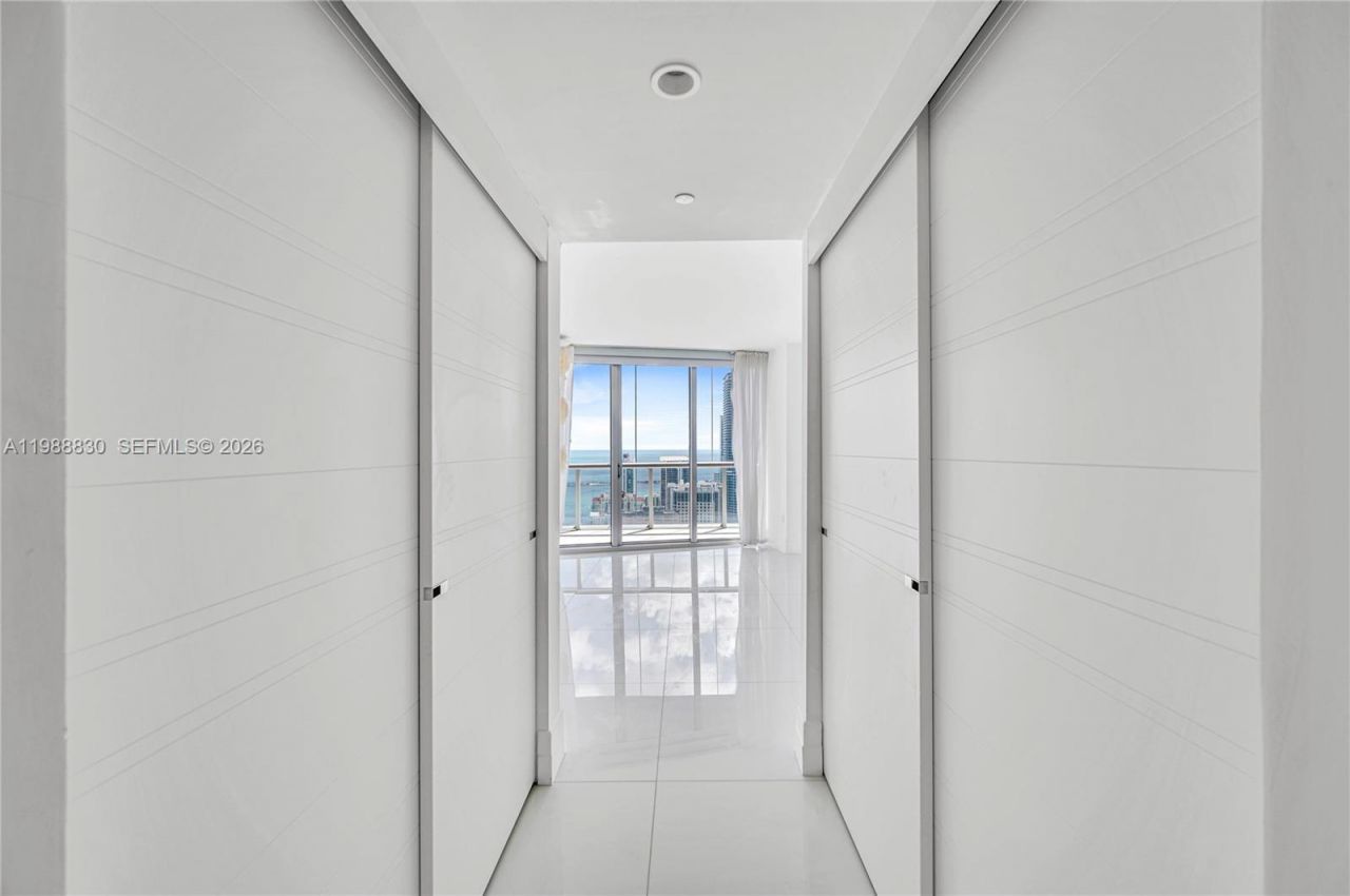 495 Brickell Ave , Unit 5601, Miami, FL 33131 Photo