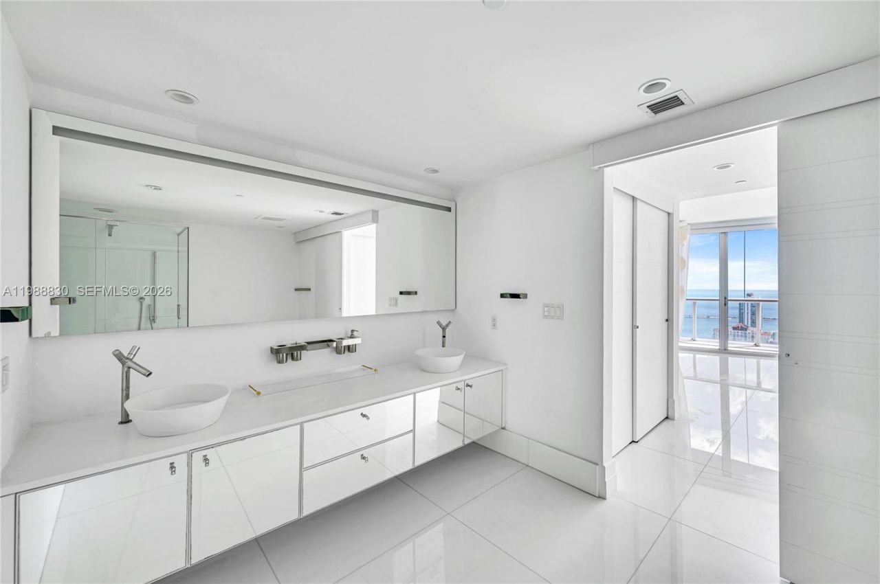 495 Brickell Ave , Unit 5601, Miami, FL 33131 Photo