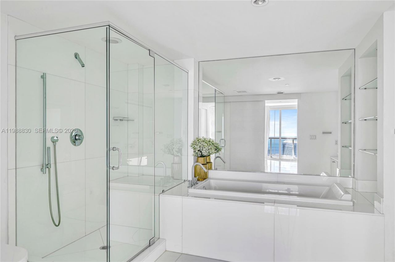 495 Brickell Ave , Unit 5601, Miami, FL 33131 Photo