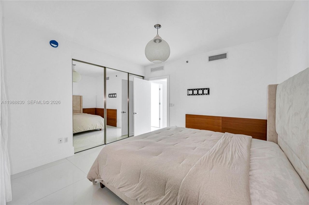 495 Brickell Ave , Unit 5601, Miami, FL 33131 Photo