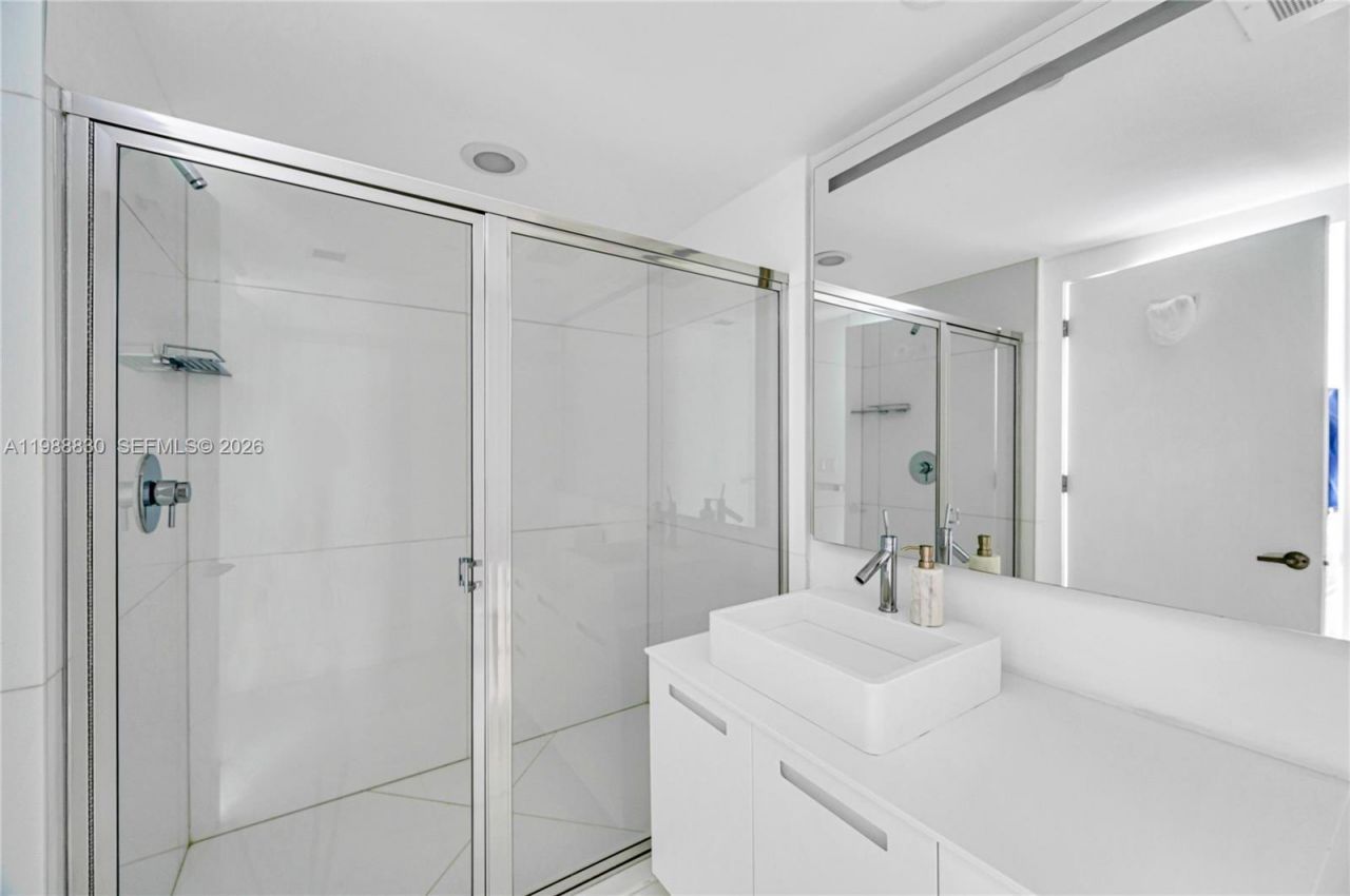 495 Brickell Ave , Unit 5601, Miami, FL 33131 Photo