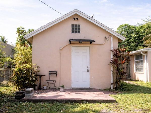 6250 NW Miami Pl, Unit 2, Miami, FL 33150