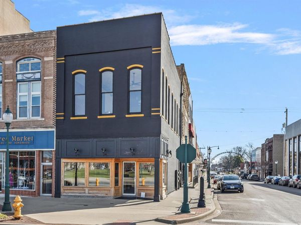 74 E CENTRAL PARK Plaza, Jacksonville, IL 62650