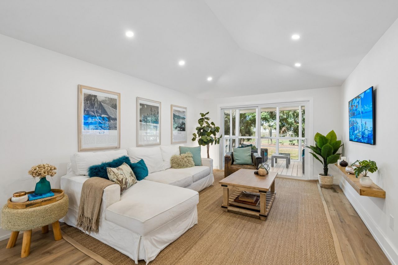 16 Twin Oaks Lane Photo 6