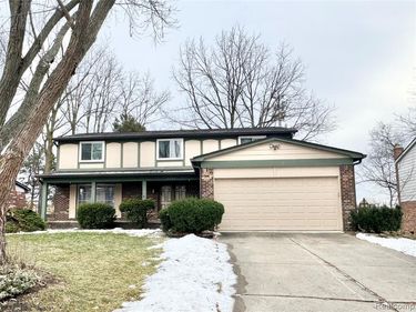 3095 Rolling Green Circle S, Rochester Hills, MI 48309