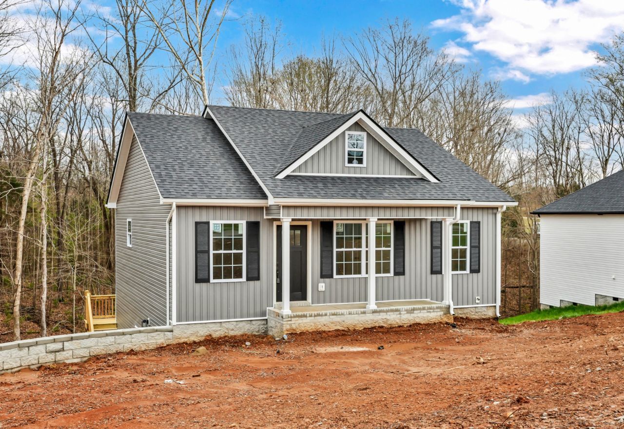 664 Chesterfield Cir, Clarksville, TN 37043 Main Photo