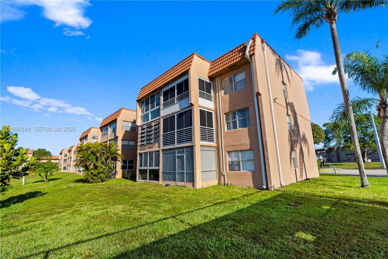 9540 Sunrise Lakes Blvd , Unit 103, Sunrise, FL 33322 Photo