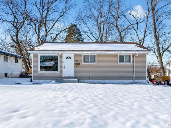 146 Grampian Road , St Louis, MO 63137