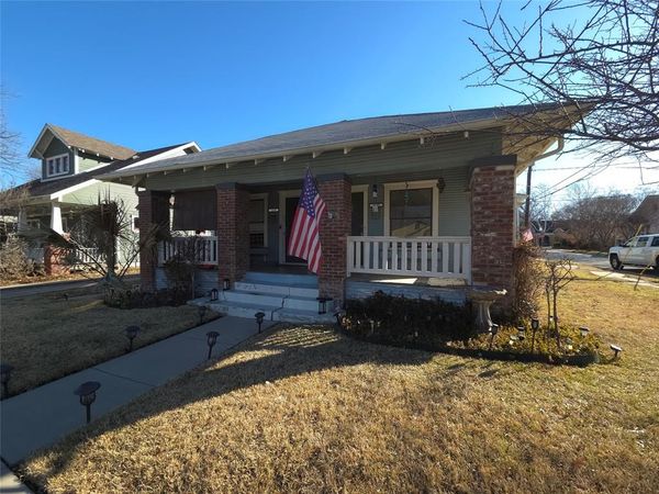 1335 S Lake Street , Fort Worth, TX 76104