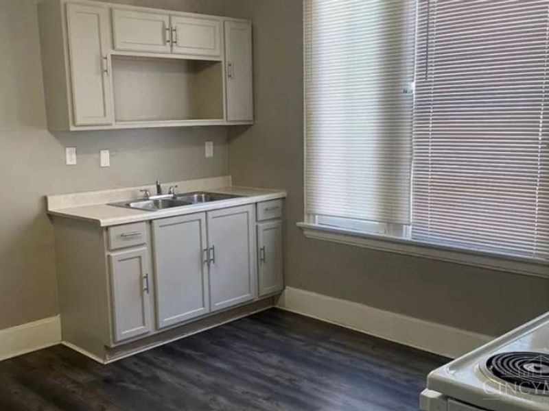 811 S Fred Shuttlesworth Circle, Cincinnati, OH 45229 Photo 2