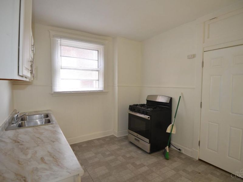 811 S Fred Shuttlesworth Circle, Cincinnati, OH 45229 Photo 9