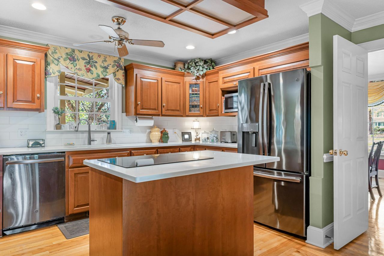 3197 NE Dibble Street Photo 12