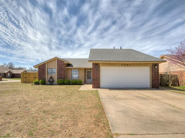 1701 Butterfield Trail, Choctaw, OK 73020