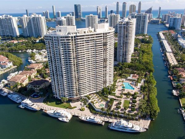 1000 W Island Blvd , Unit 2903, Aventura, FL 33160