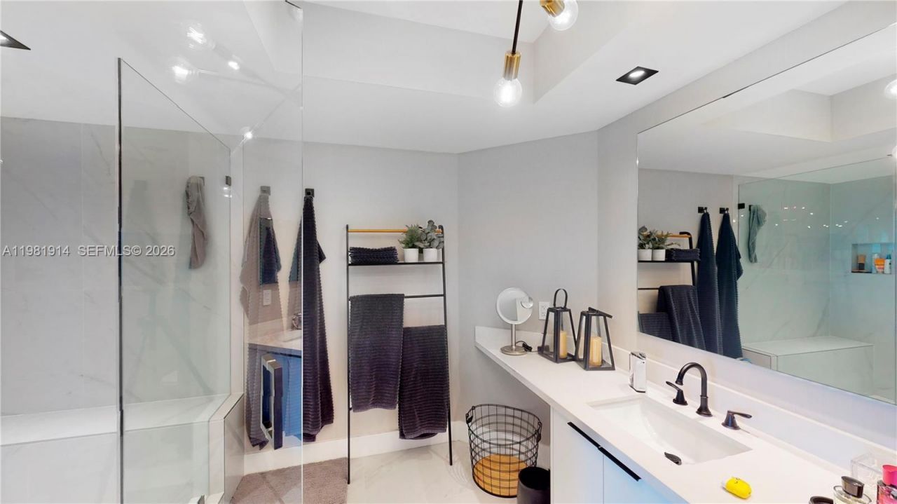1000 W Island Blvd, Unit 2903, Aventura, FL 33160 Photo