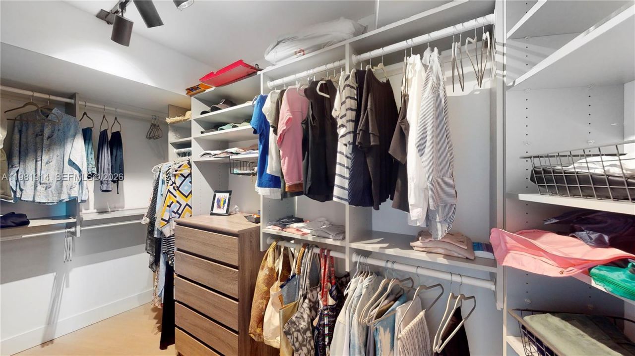 1000 W Island Blvd, Unit 2903, Aventura, FL 33160 Photo