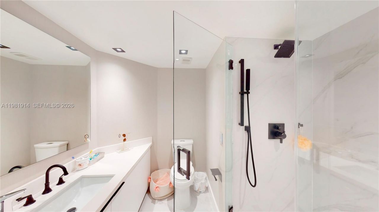 1000 W Island Blvd, Unit 2903, Aventura, FL 33160 Photo